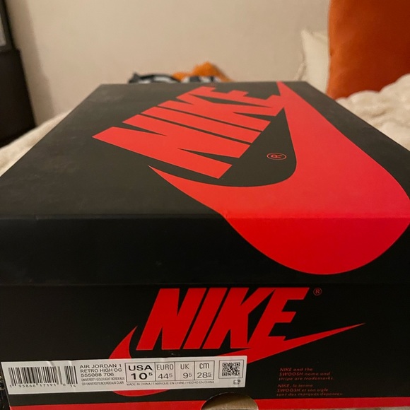 Men's Air Jordan 1 Retro High OG "Brotherhood" Bordeaux - Picture 3 of 3